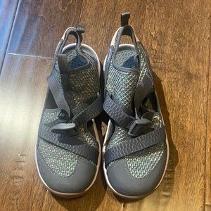 Chaco Odyssey Gray Green Pink Closed Toe Sandal Womens Size 10